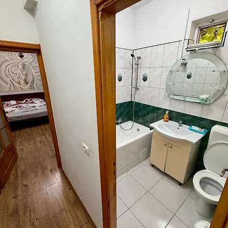Cu In Apartament *